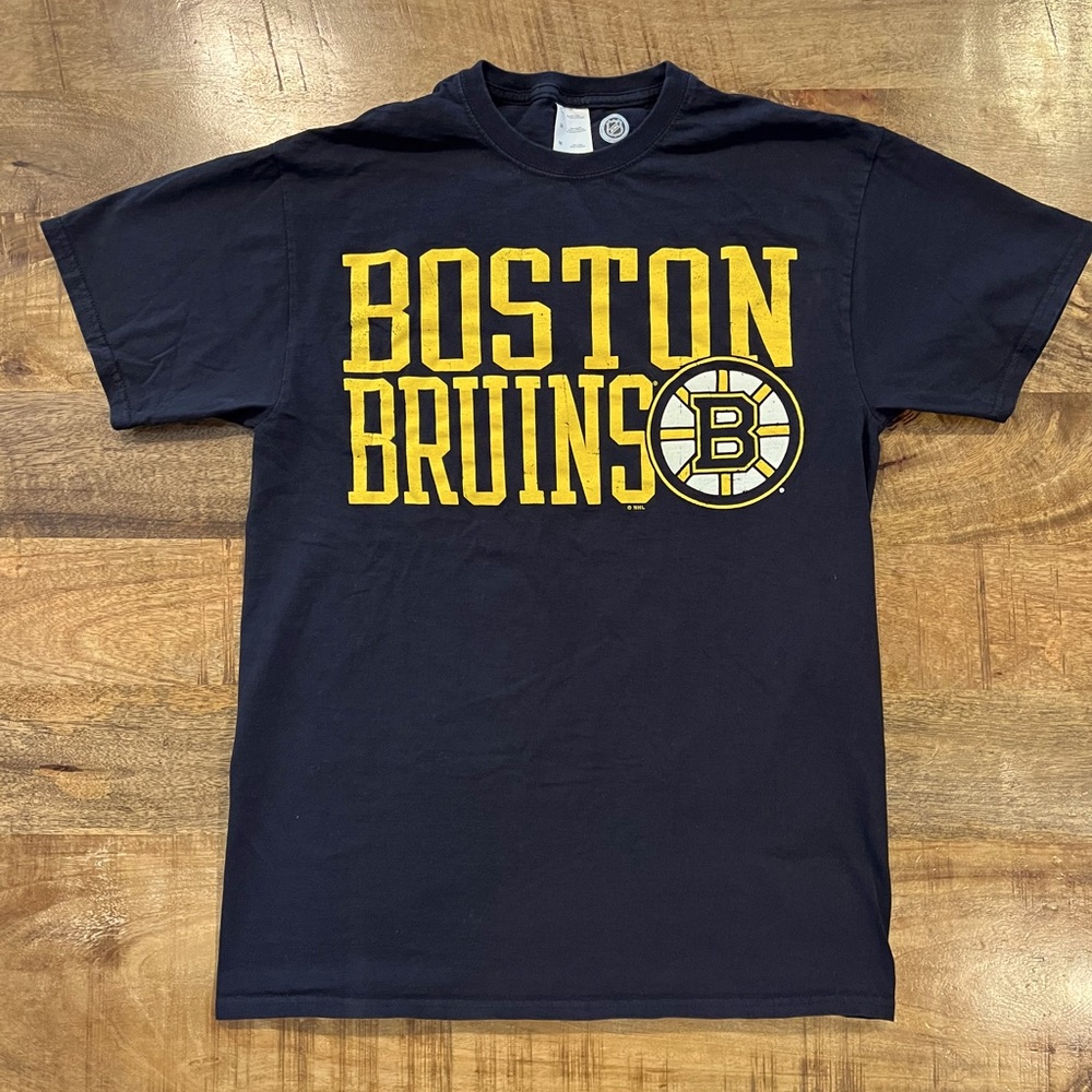 NHL Bruins Unisex T-shirt size Medium. 100% cotton.